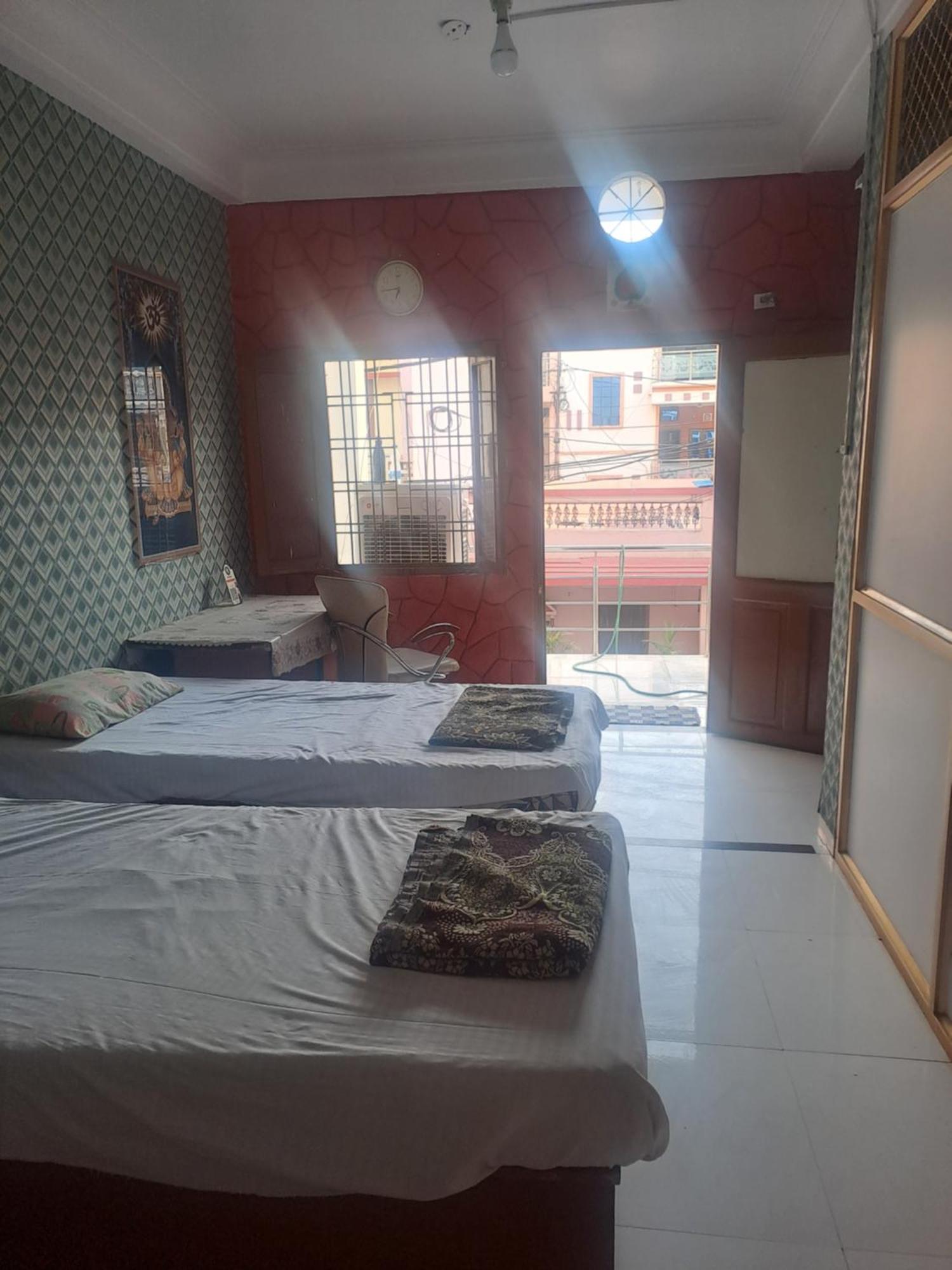 Narmada Guest House Indore Esterno foto
